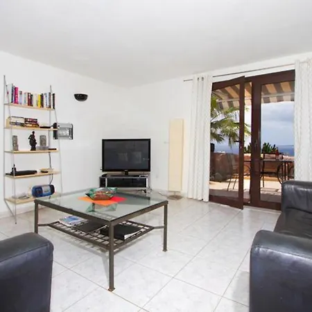 Fabulous 2 Bedroom Property With Outstanding Views Villa Playa Blanca