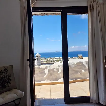 Villa Fabulous 2 Bedroom Property With Outstanding Views Playa Blanca